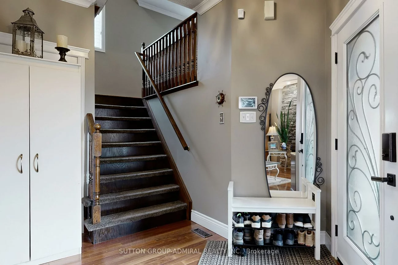 32, Stephanie, Painswick South, Barrie
