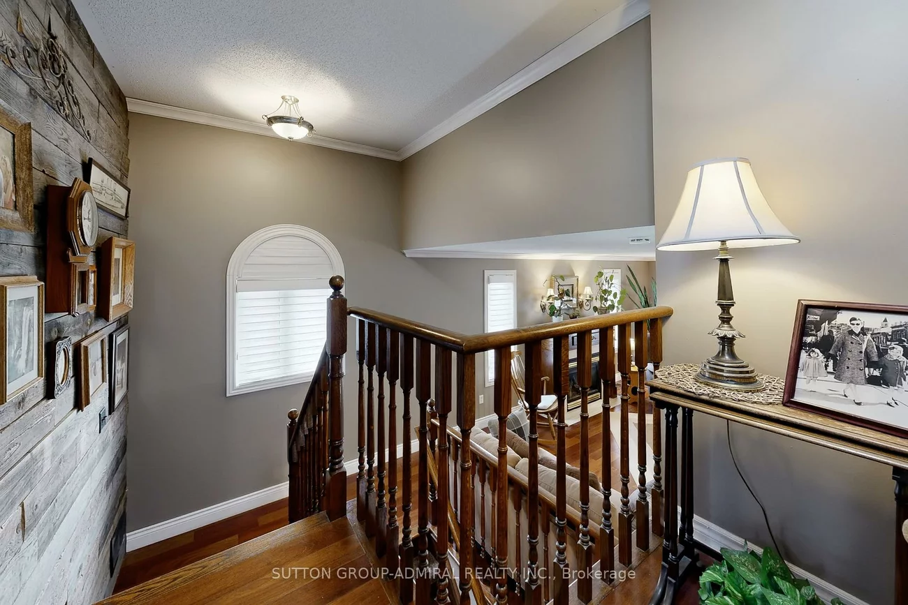32, Stephanie, Painswick South, Barrie