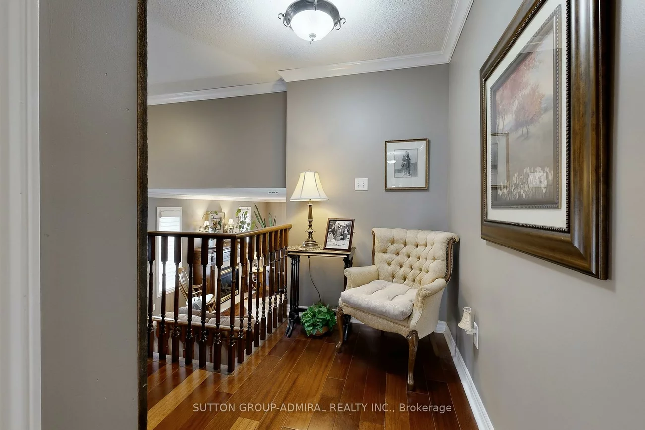 32, Stephanie, Painswick South, Barrie