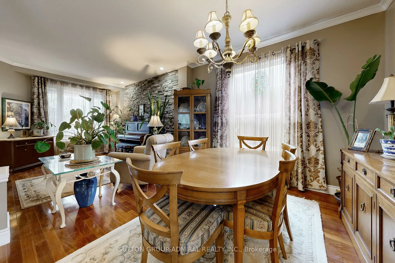 32, Stephanie, Painswick South, Barrie