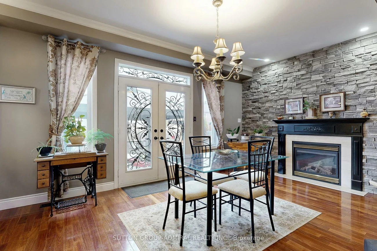 32, Stephanie, Painswick South, Barrie