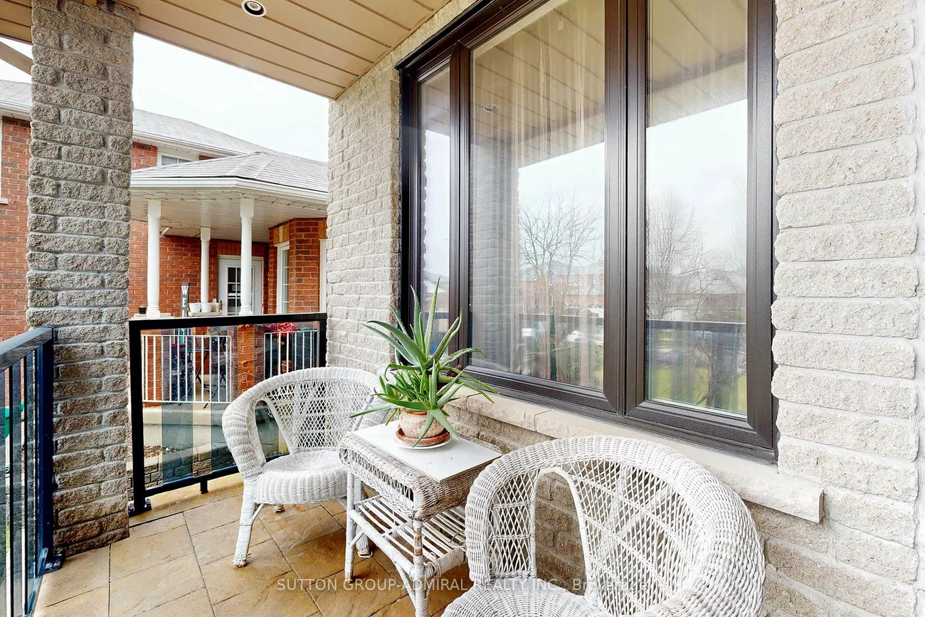 32, Stephanie, Painswick South, Barrie