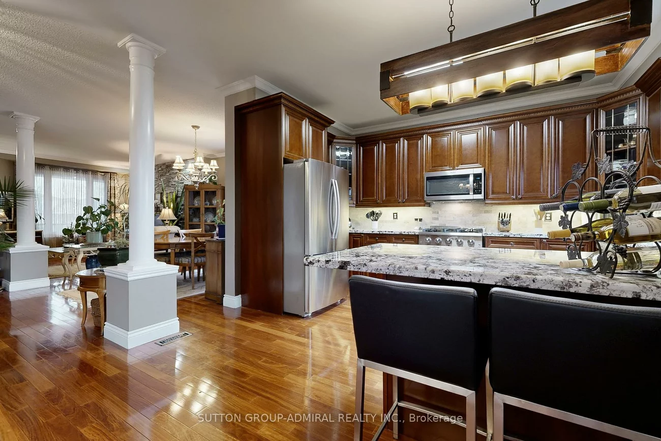 32, Stephanie, Painswick South, Barrie