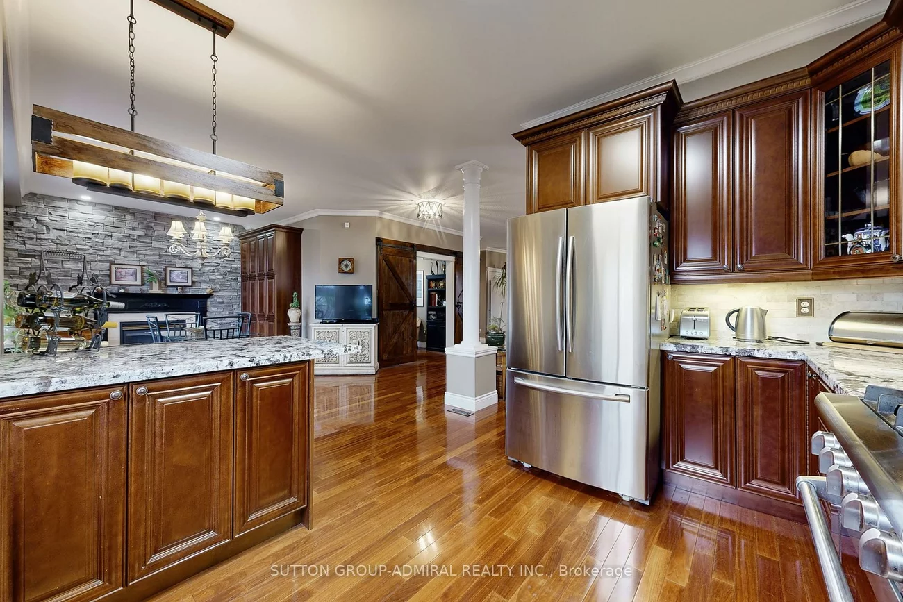 32, Stephanie, Painswick South, Barrie