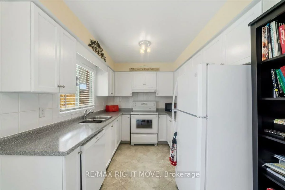 470, st vincent, Cundles East, Barrie