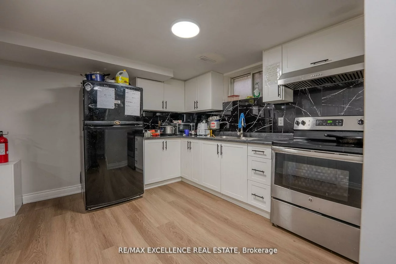 3, Hickling, Grove East, Barrie