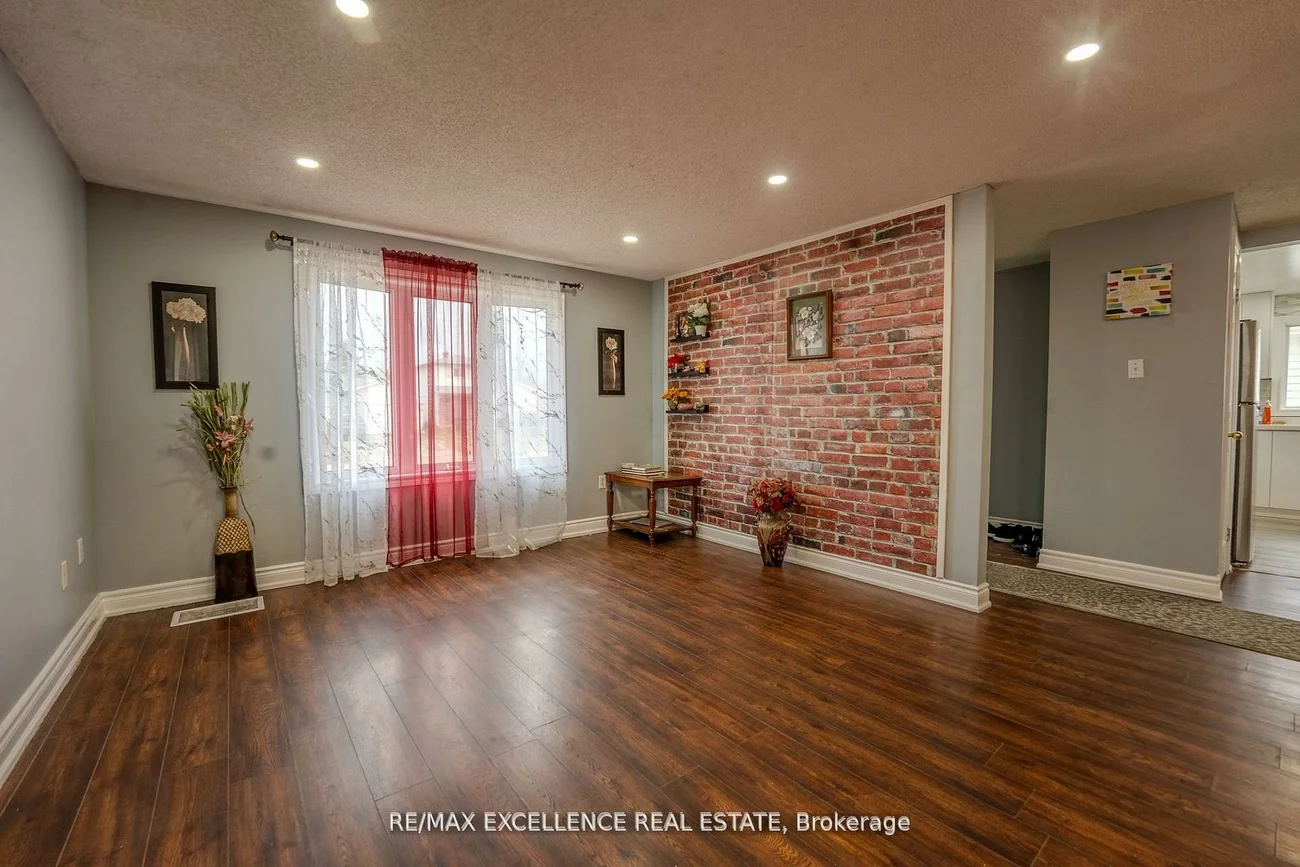 3, Hickling, Grove East, Barrie