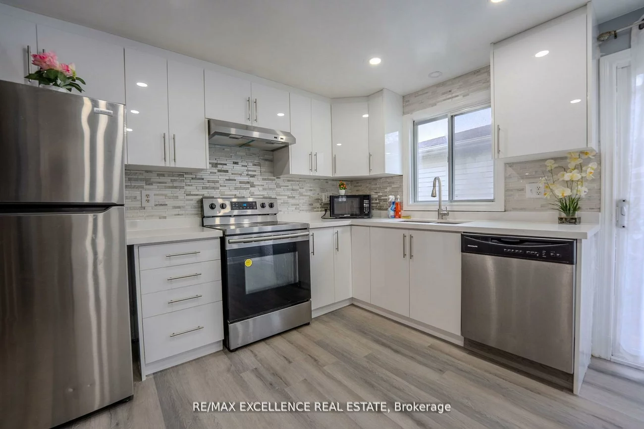 3, Hickling, Grove East, Barrie