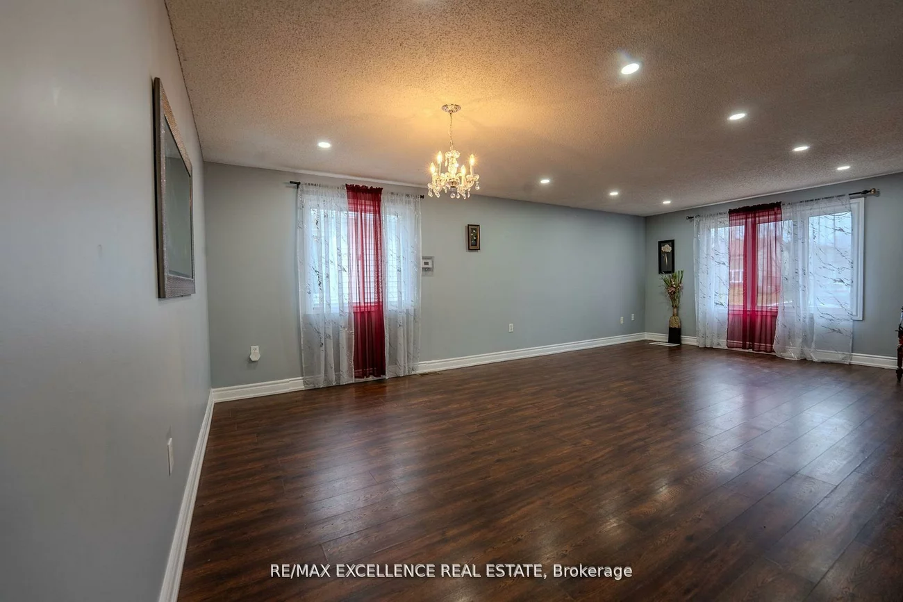 3, Hickling, Grove East, Barrie
