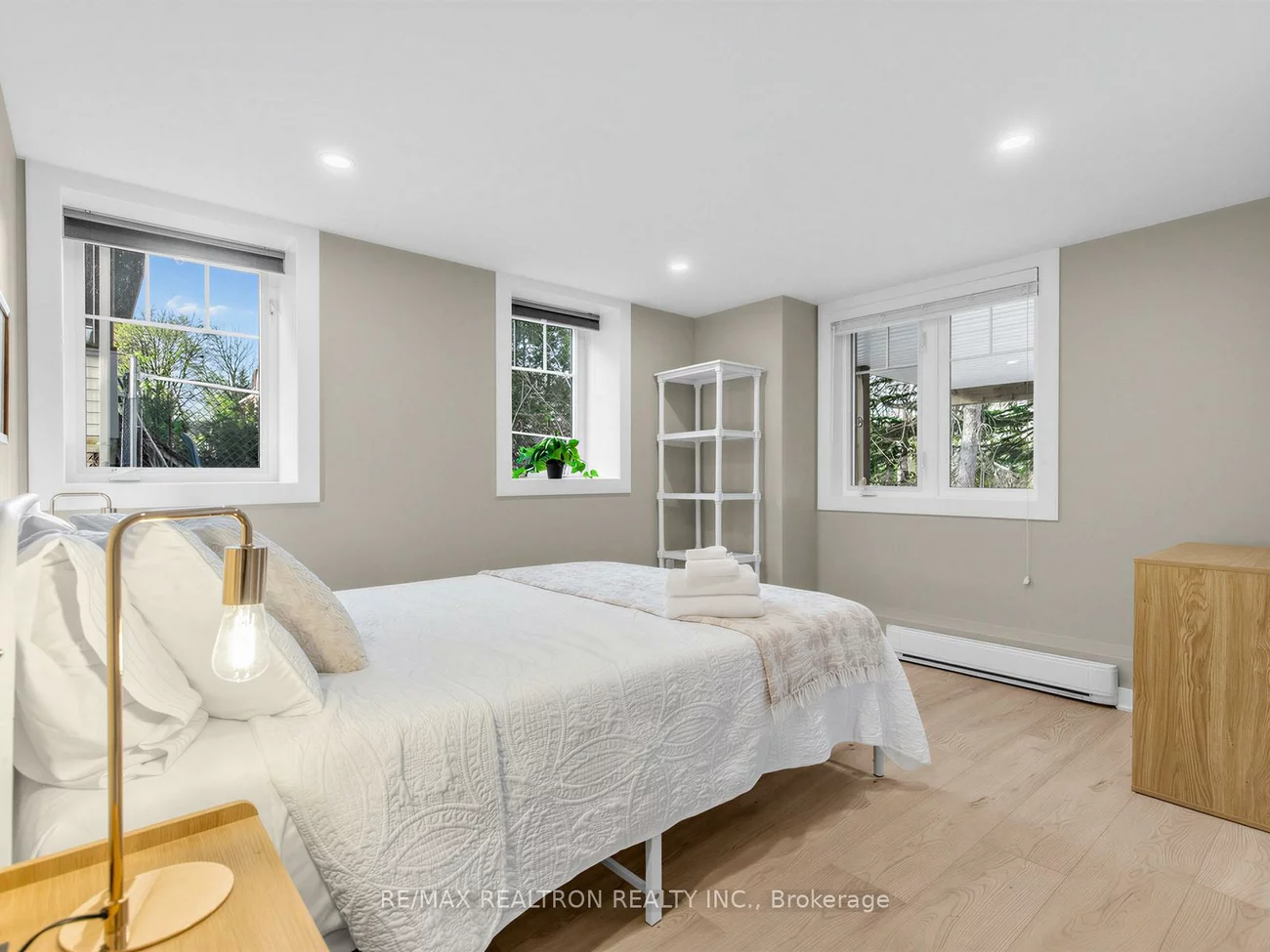 115, Clapperton, Wellington, Barrie