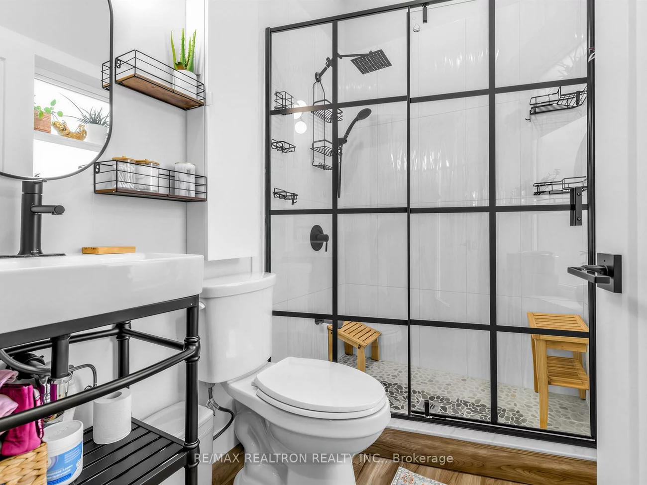 115, Clapperton, Wellington, Barrie