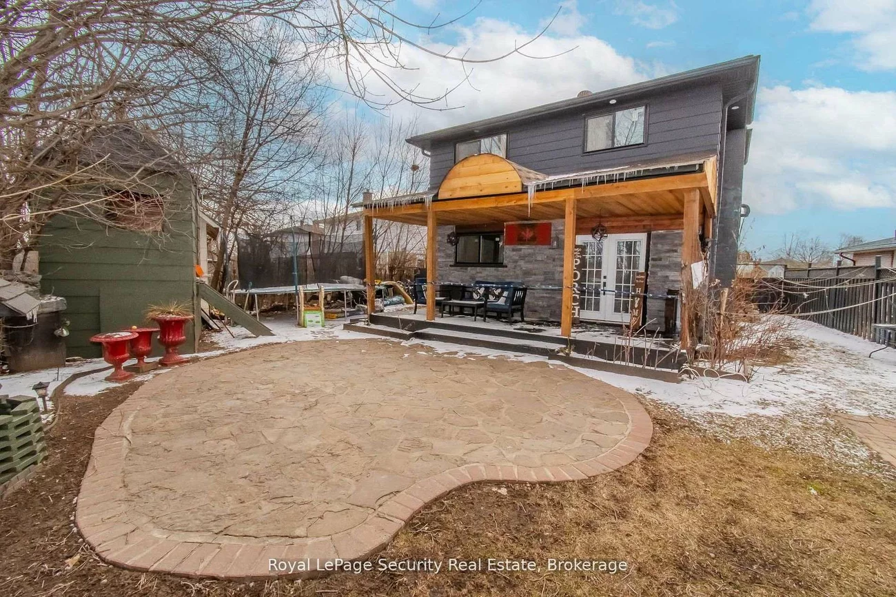 73, College, Grove East, Barrie