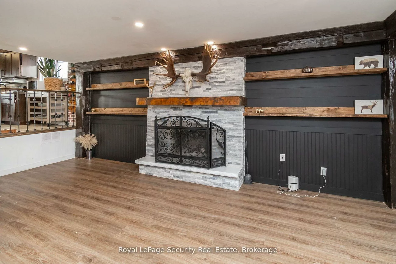73, College, Grove East, Barrie