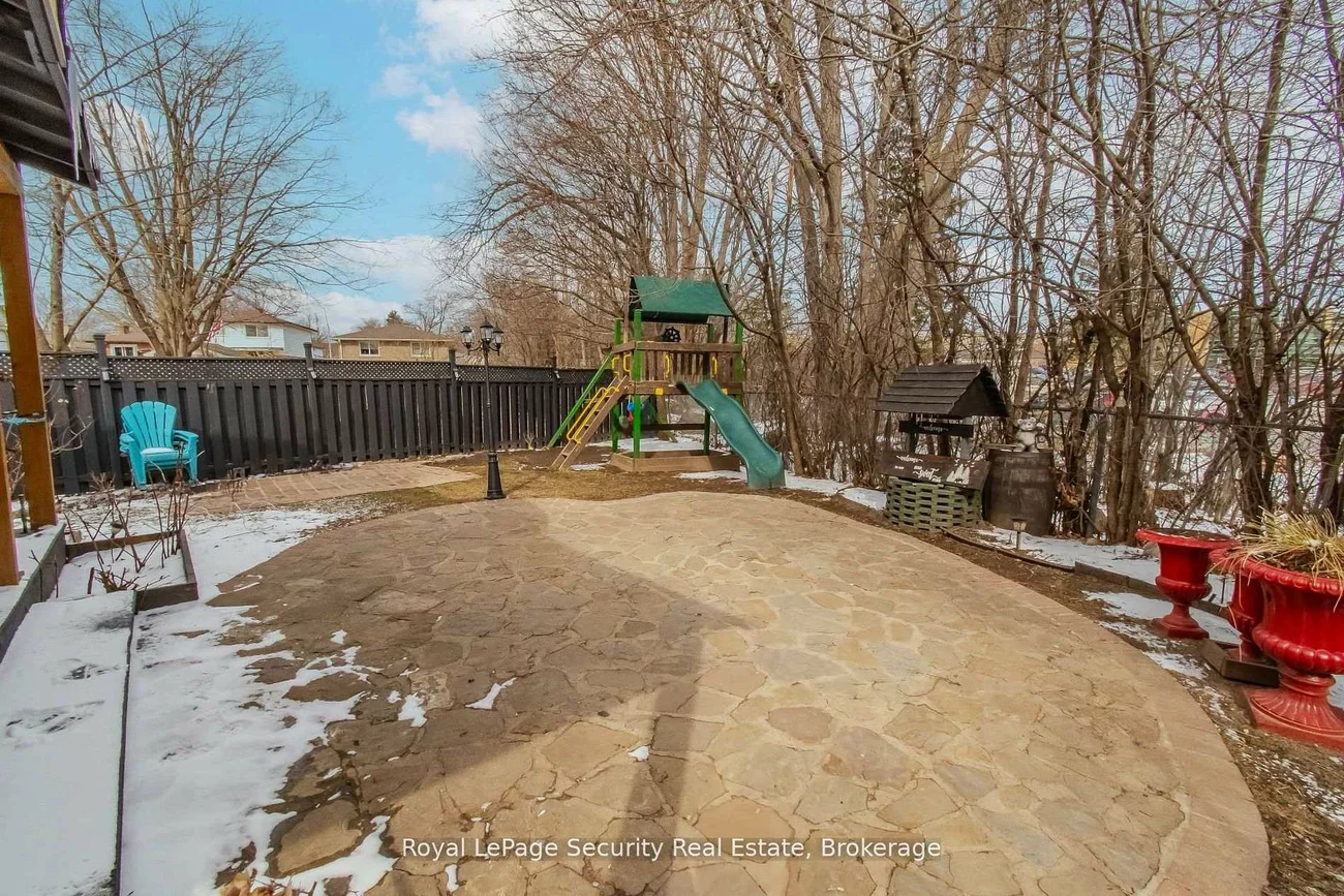 73, College, Grove East, Barrie