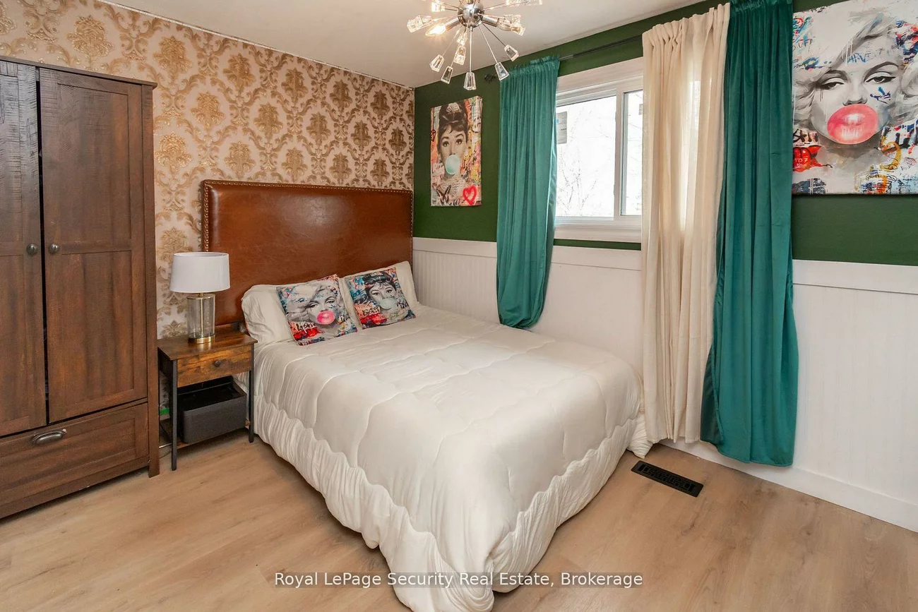 73, College, Grove East, Barrie
