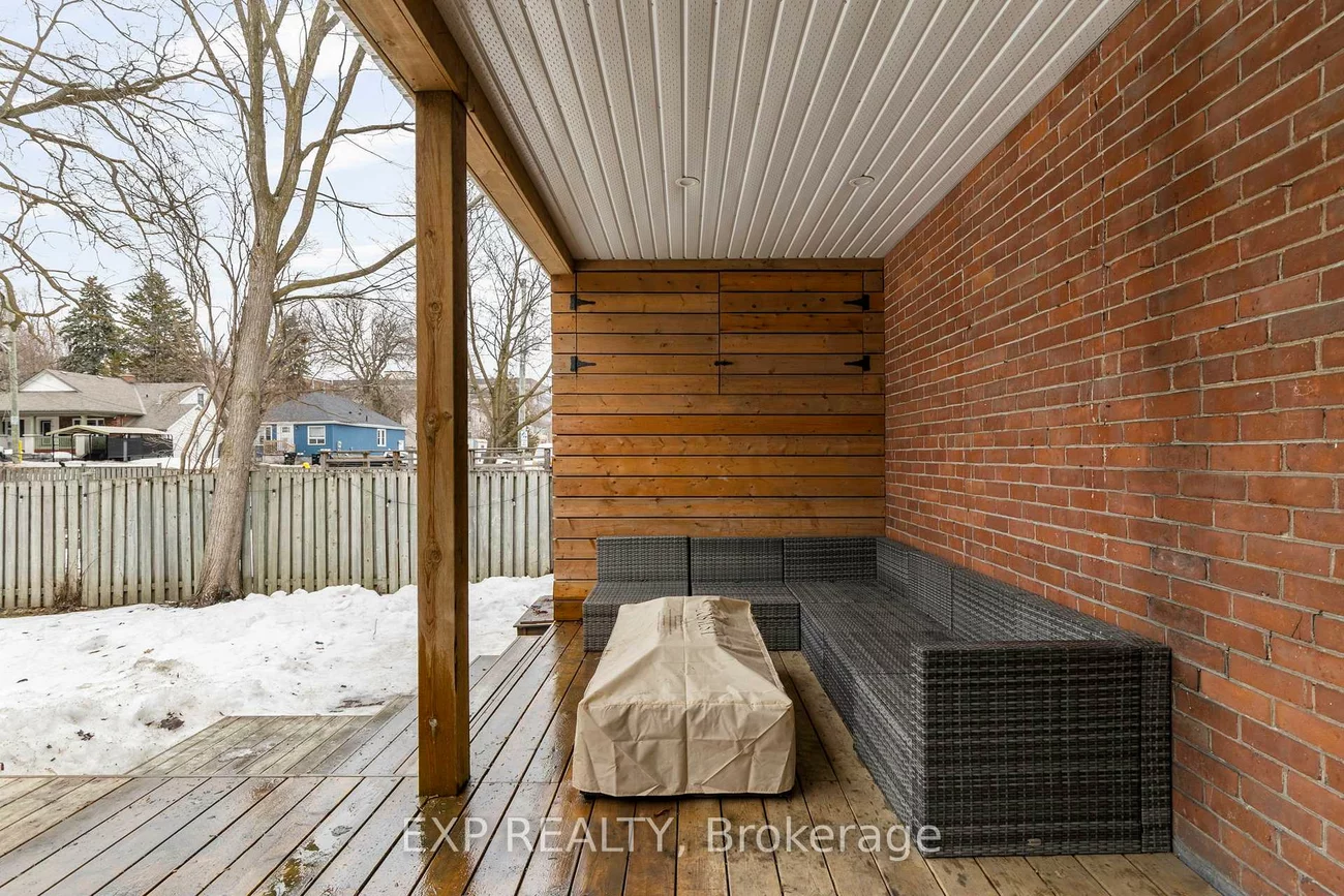 36, Sophia, Queen's Park, Barrie