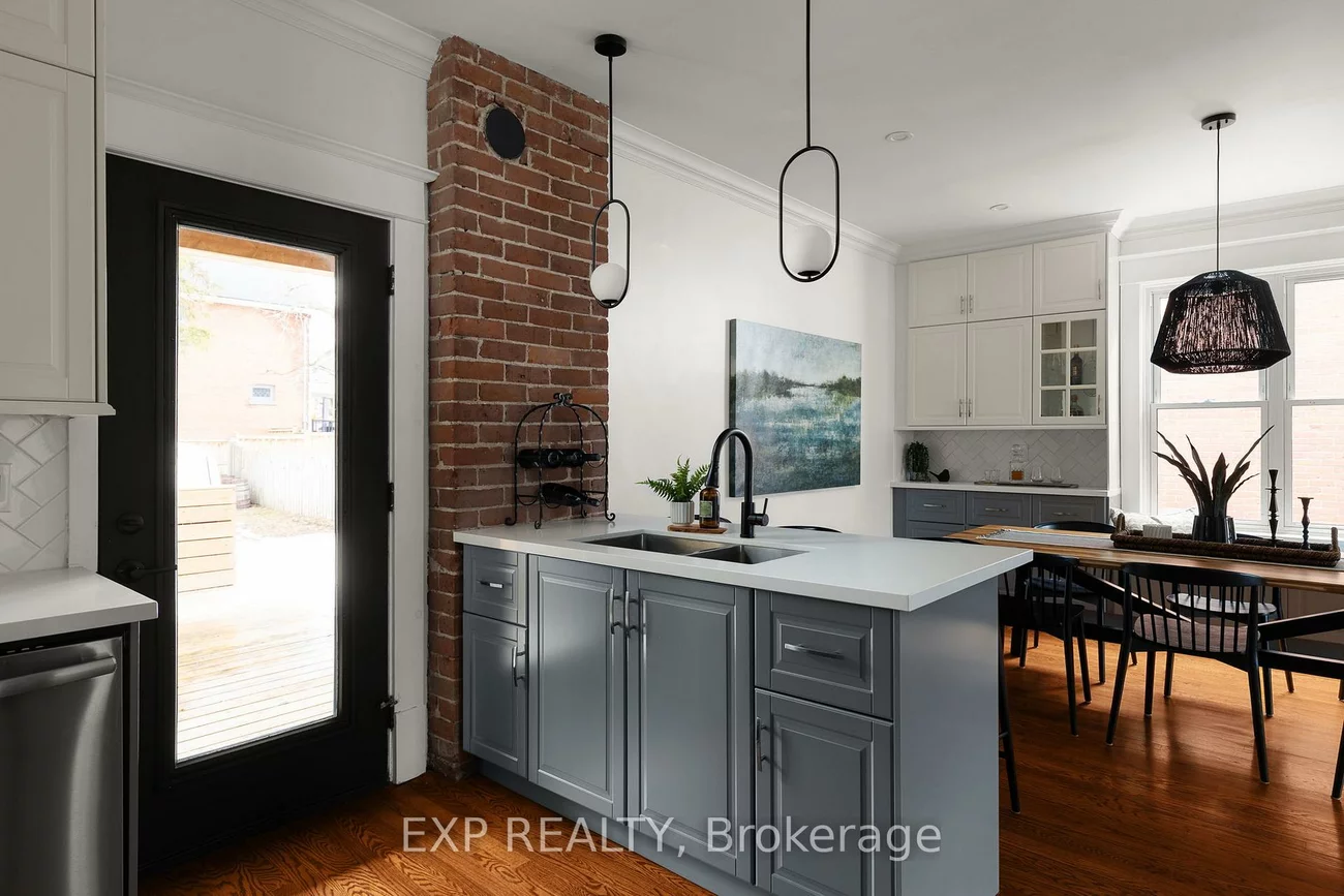 36, Sophia, Queen's Park, Barrie