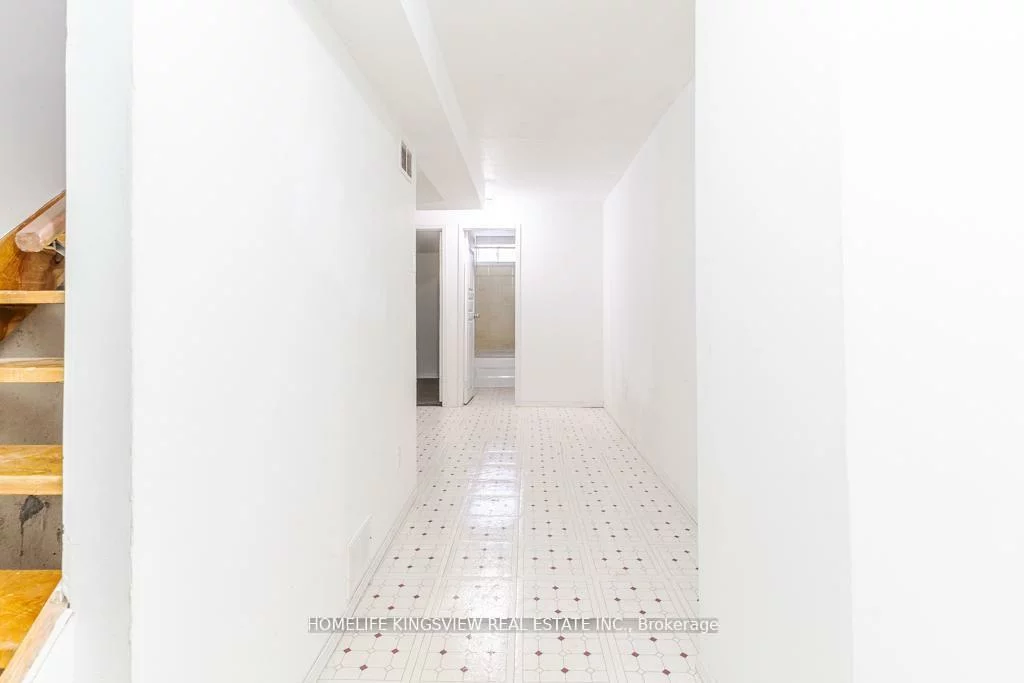1, Charleson, Holly, Barrie