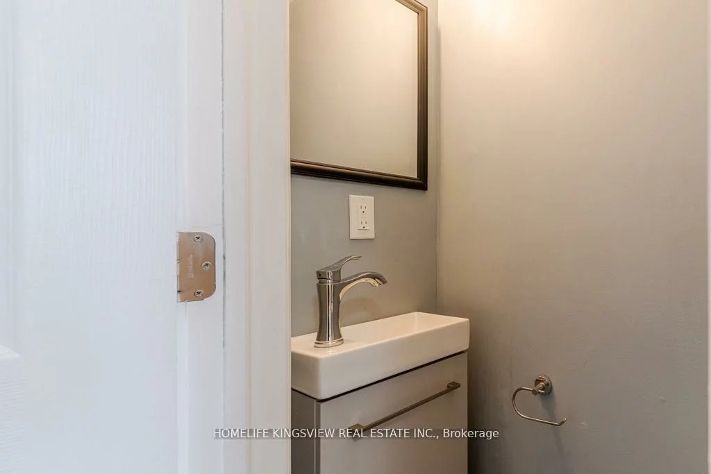 1, Charleson, Holly, Barrie