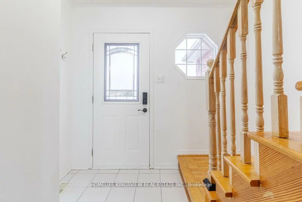 1, Charleson, Holly, Barrie