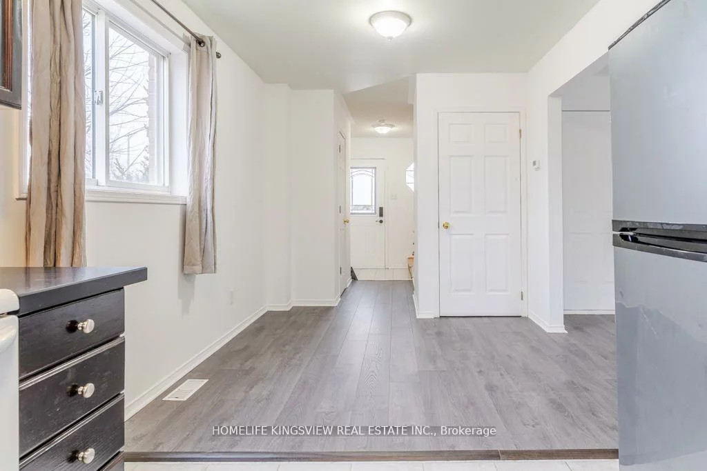 1, Charleson, Holly, Barrie