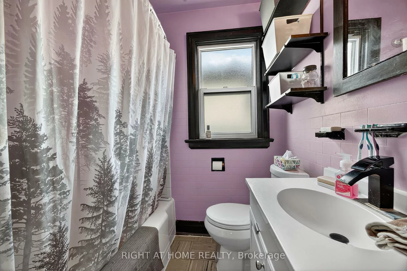 25, Thomson, Queen's Park, Barrie
