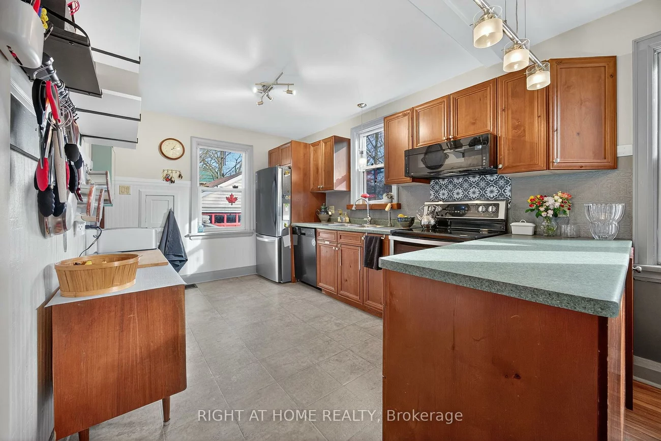 25, Thomson, Queen's Park, Barrie