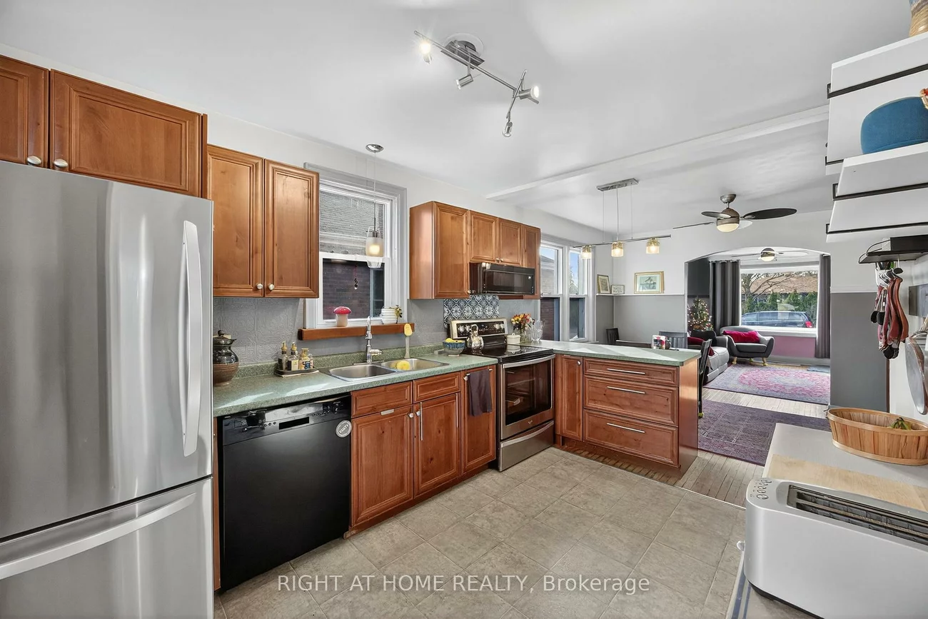 25, Thomson, Queen's Park, Barrie