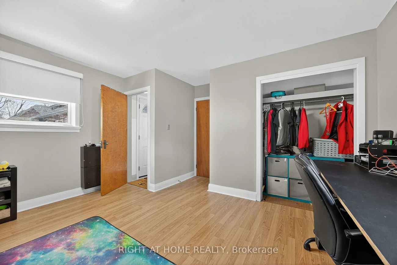 25, Thomson, Queen's Park, Barrie