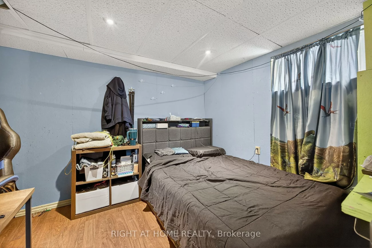 25, Thomson, Queen's Park, Barrie