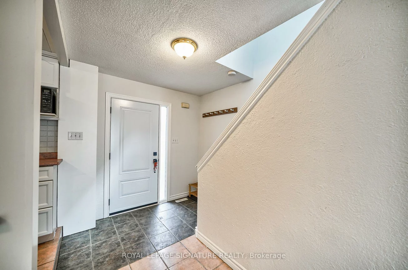 16, Christie, Letitia Heights, Barrie