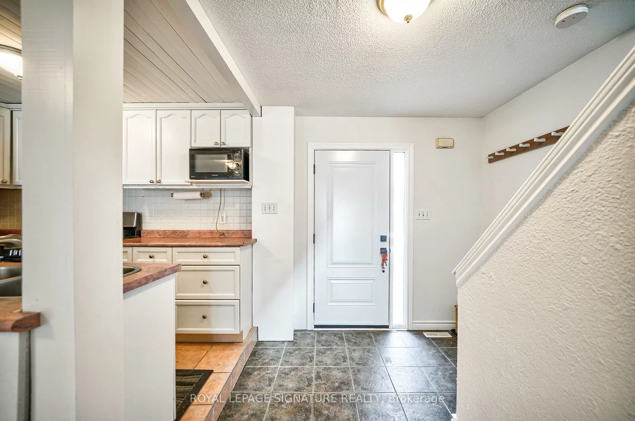 16, Christie, Letitia Heights, Barrie