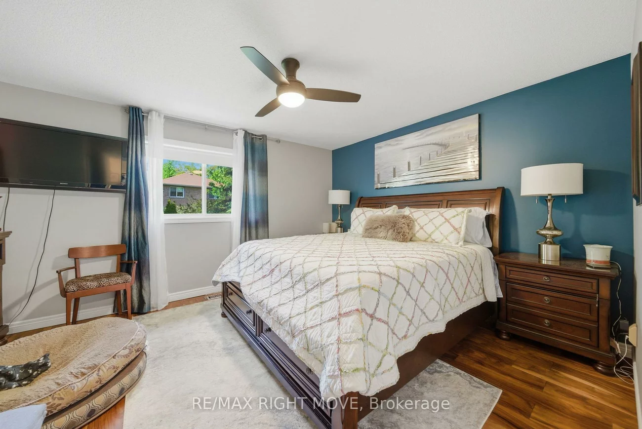 300, Cundles, Northwest, Barrie