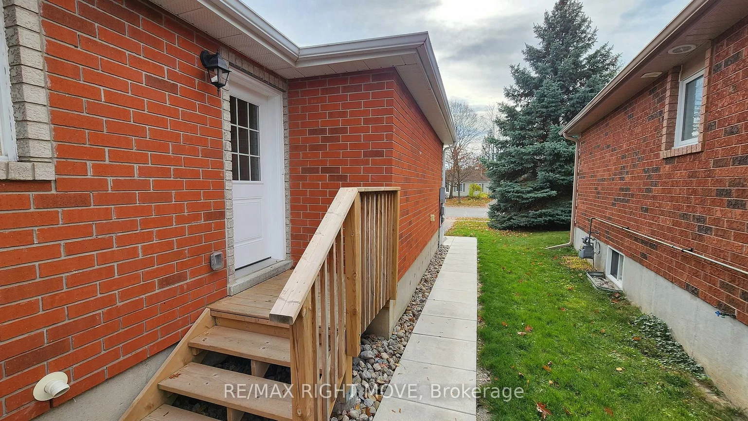 300, Cundles, Northwest, Barrie