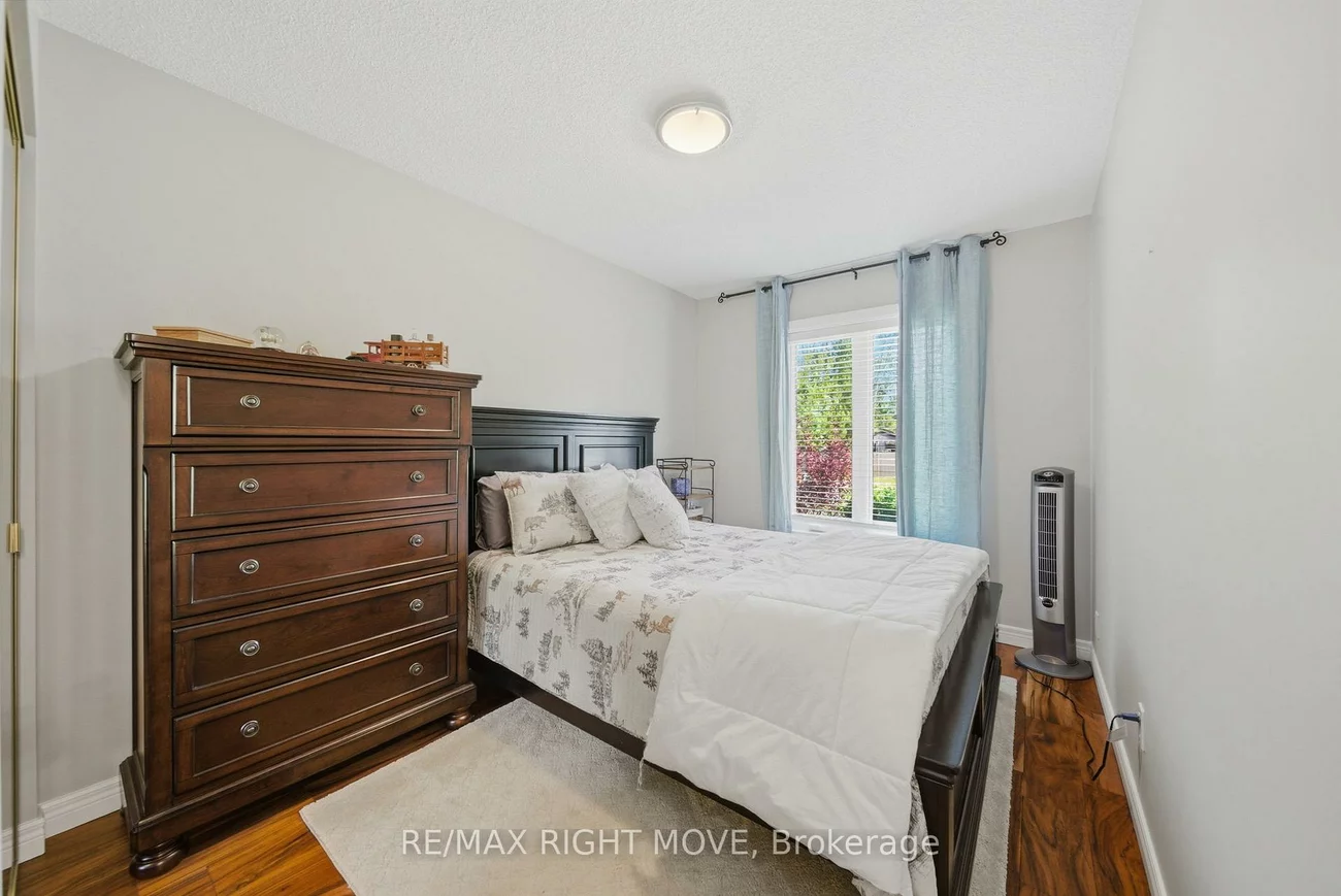 300, Cundles, Northwest, Barrie