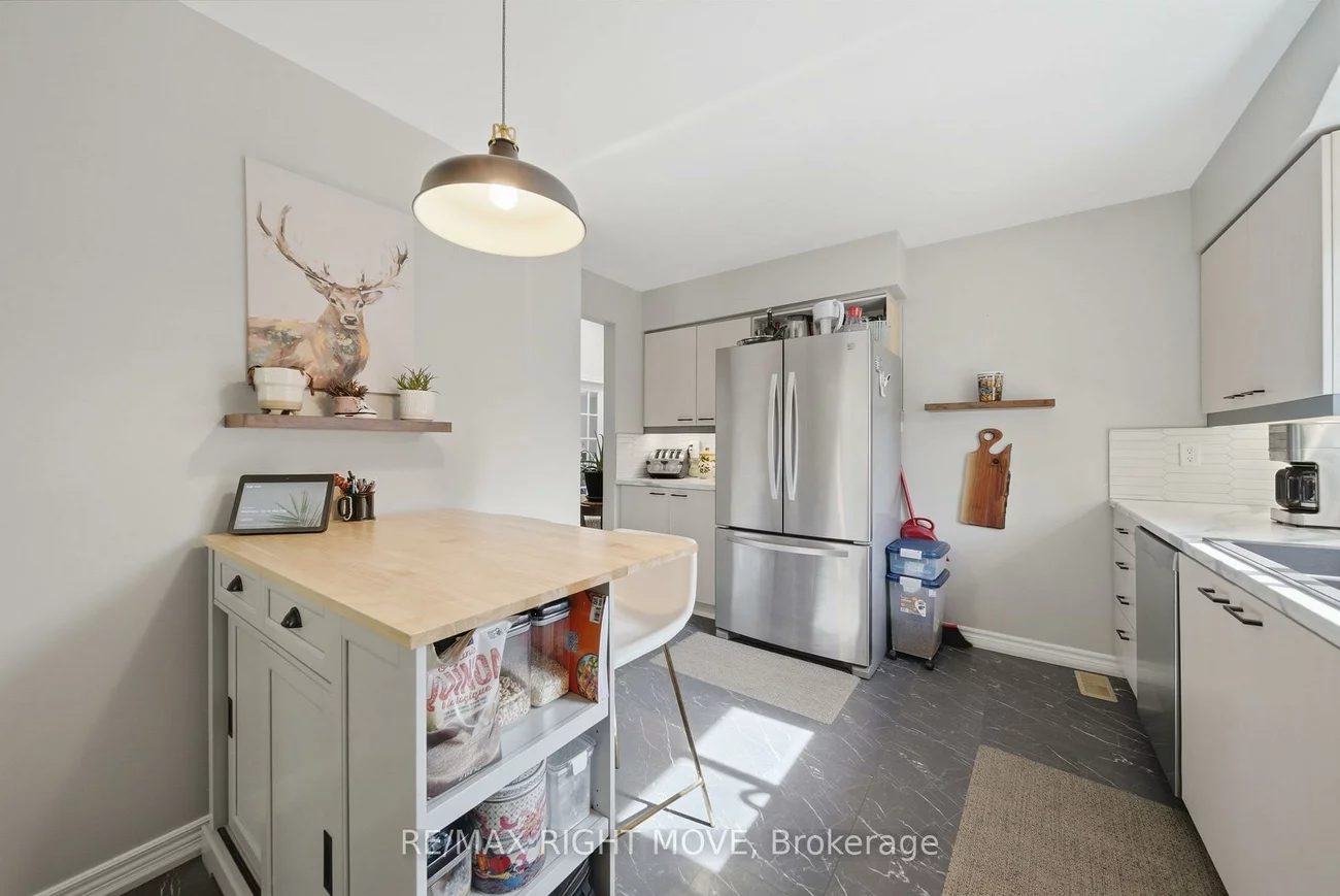 300, Cundles, Northwest, Barrie