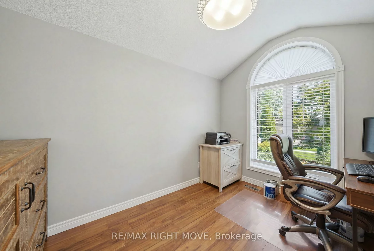 300, Cundles, Northwest, Barrie