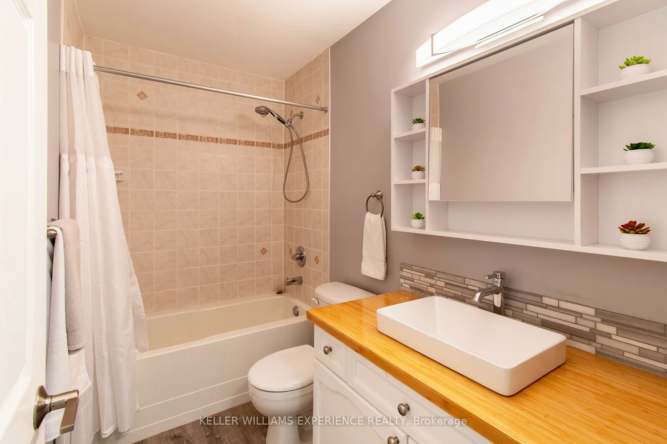 57, Parisian, Innis-Shore, Barrie