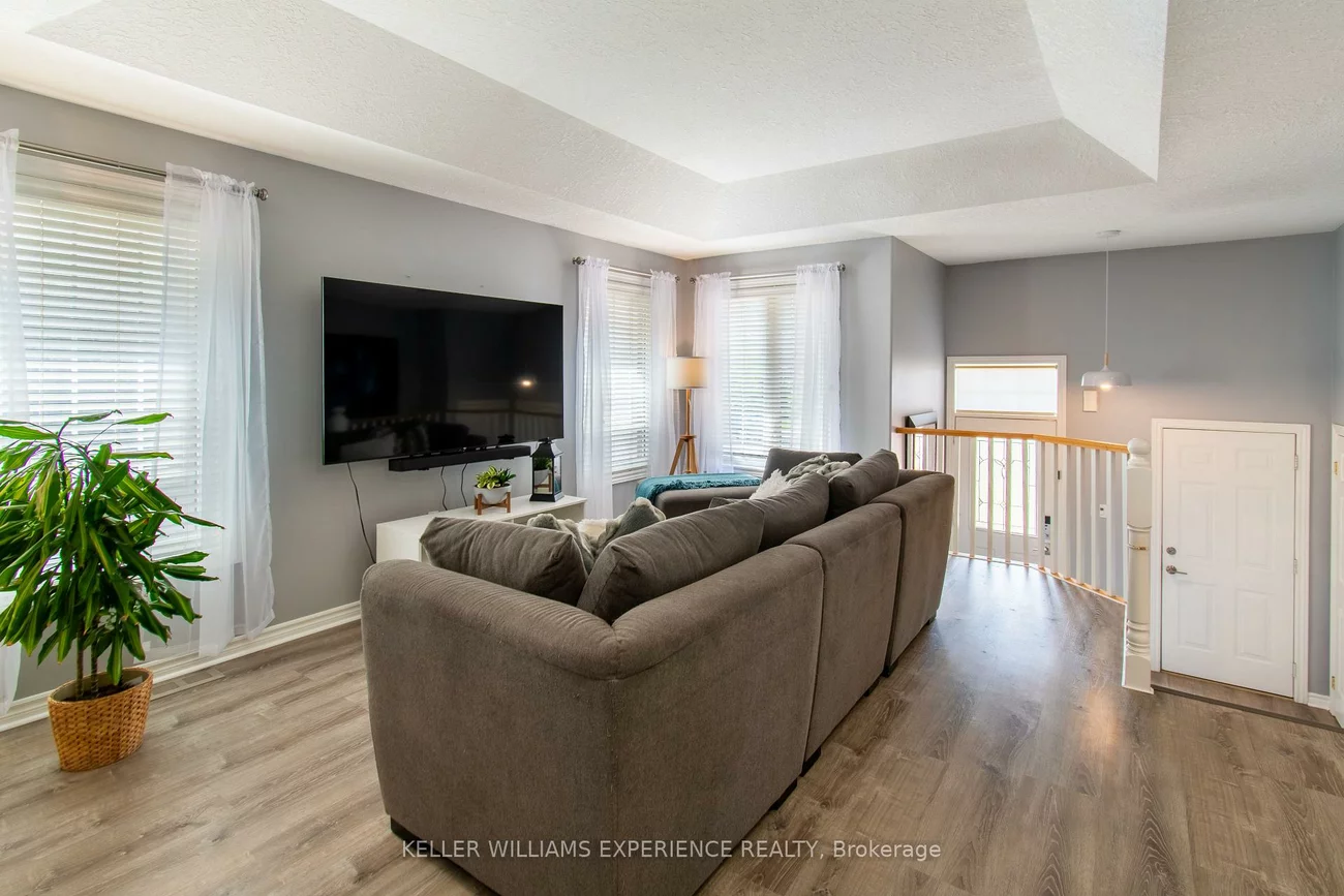 57, Parisian, Innis-Shore, Barrie