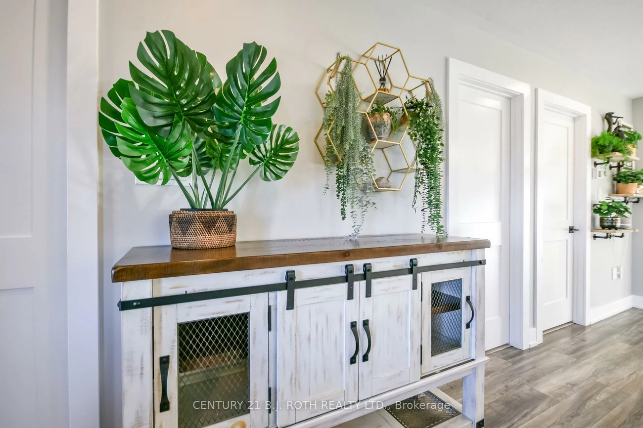 27, Claire, Painswick South, Barrie