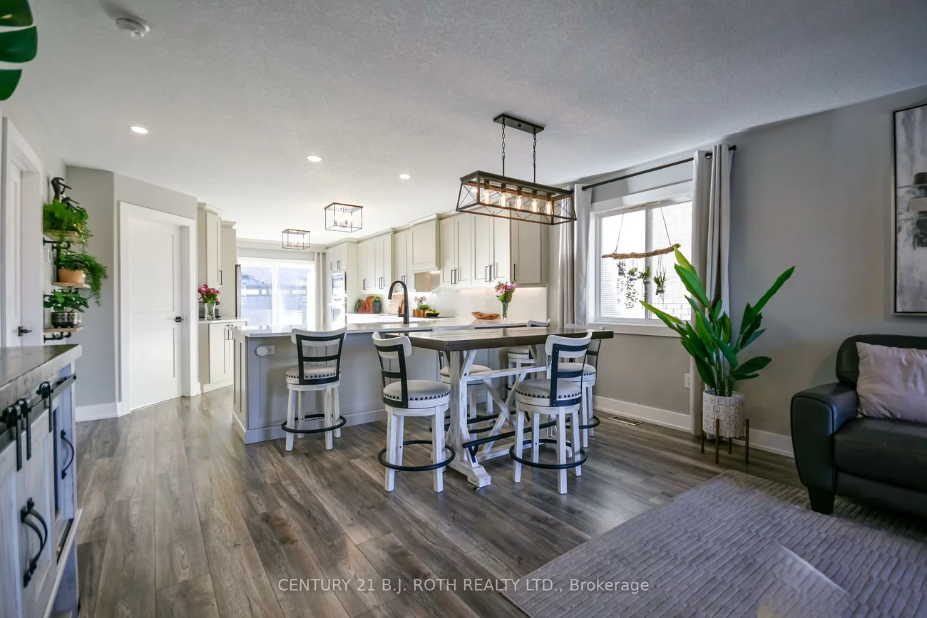 27, Claire, Painswick South, Barrie