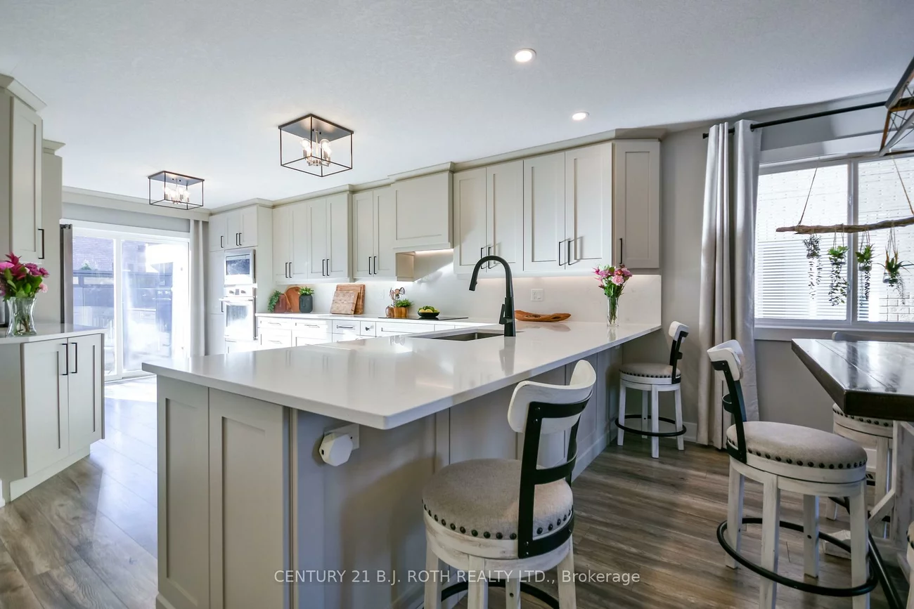 27, Claire, Painswick South, Barrie