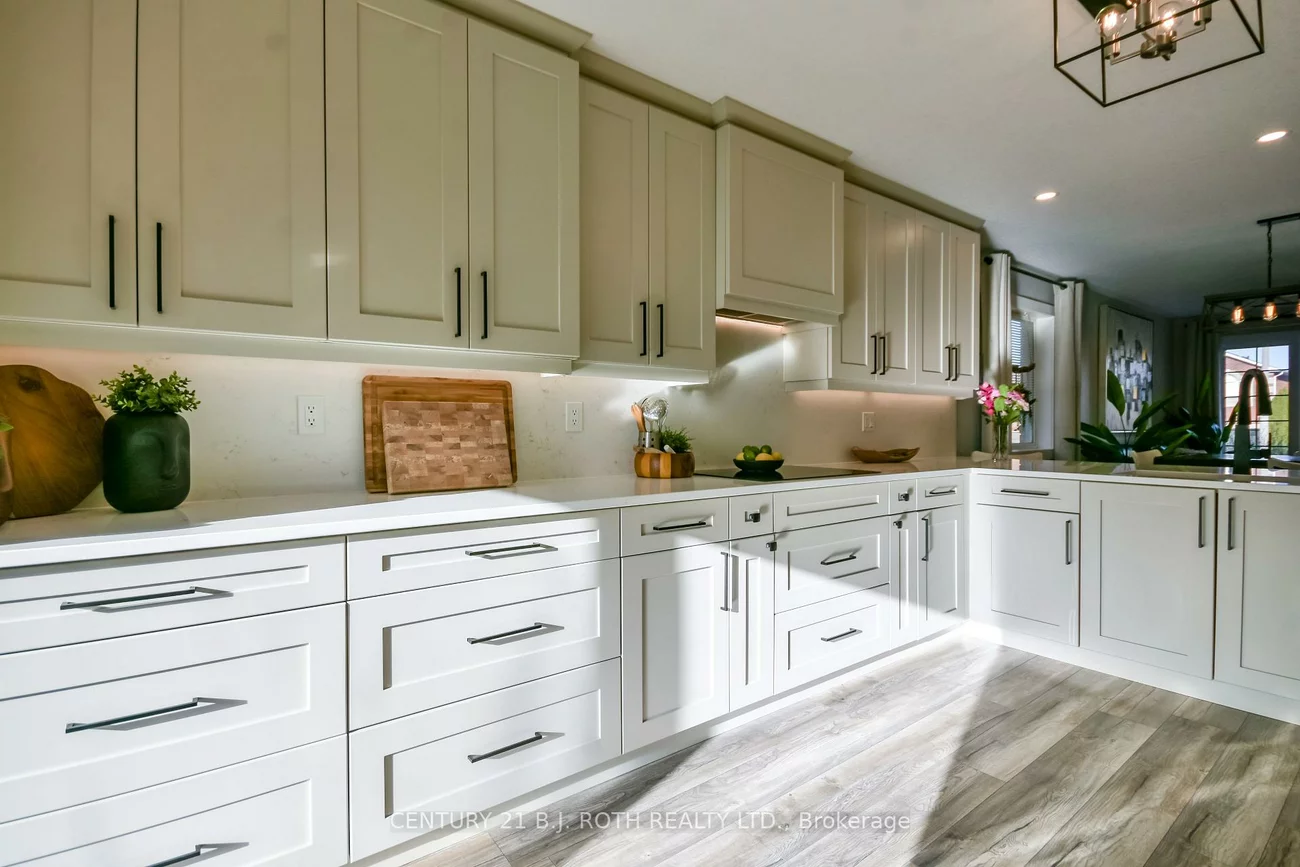 27, Claire, Painswick South, Barrie