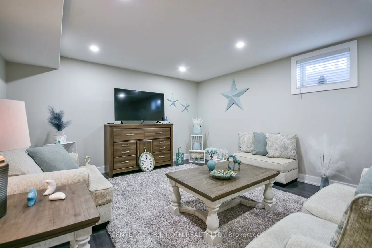 27, Claire, Painswick South, Barrie