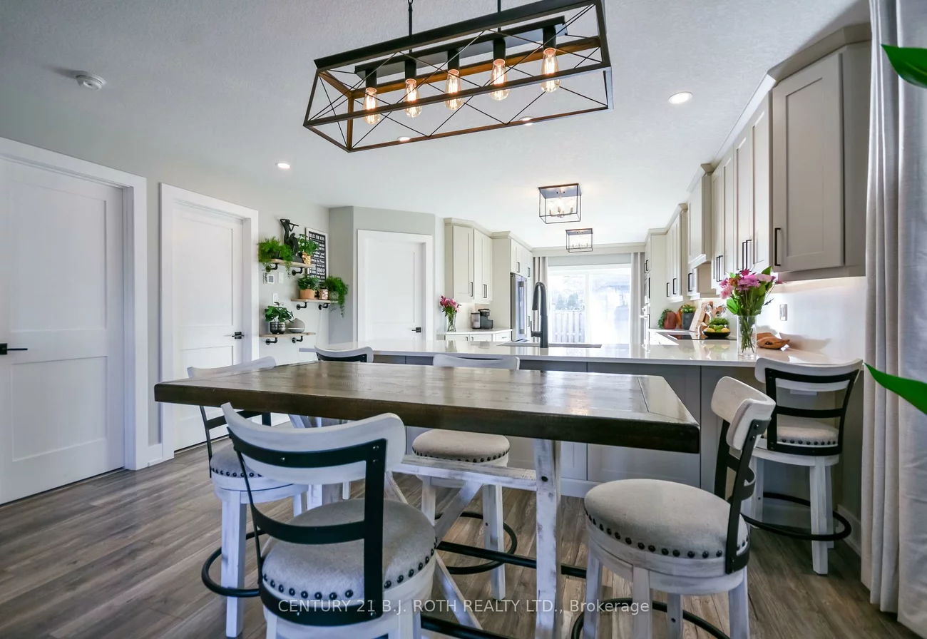 27, Claire, Painswick South, Barrie