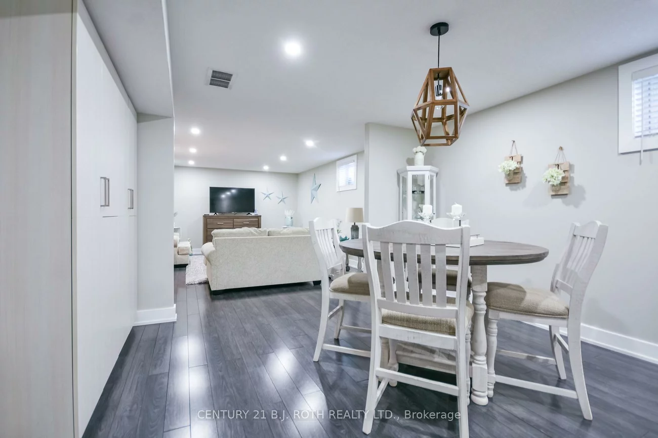 27, Claire, Painswick South, Barrie