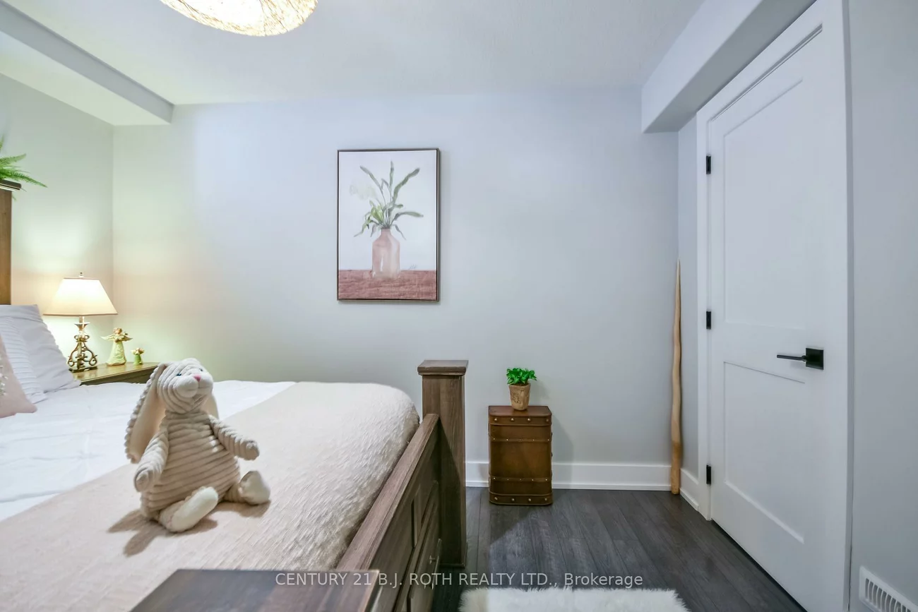27, Claire, Painswick South, Barrie
