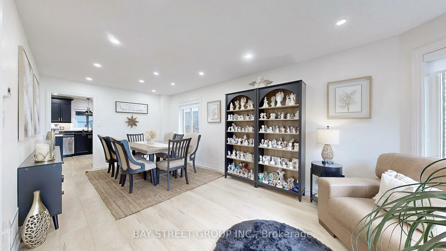 53, Priscilla's, Painswick South, Barrie