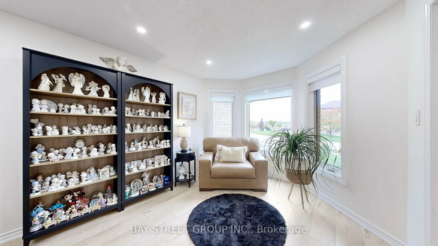 53, Priscilla's, Painswick South, Barrie