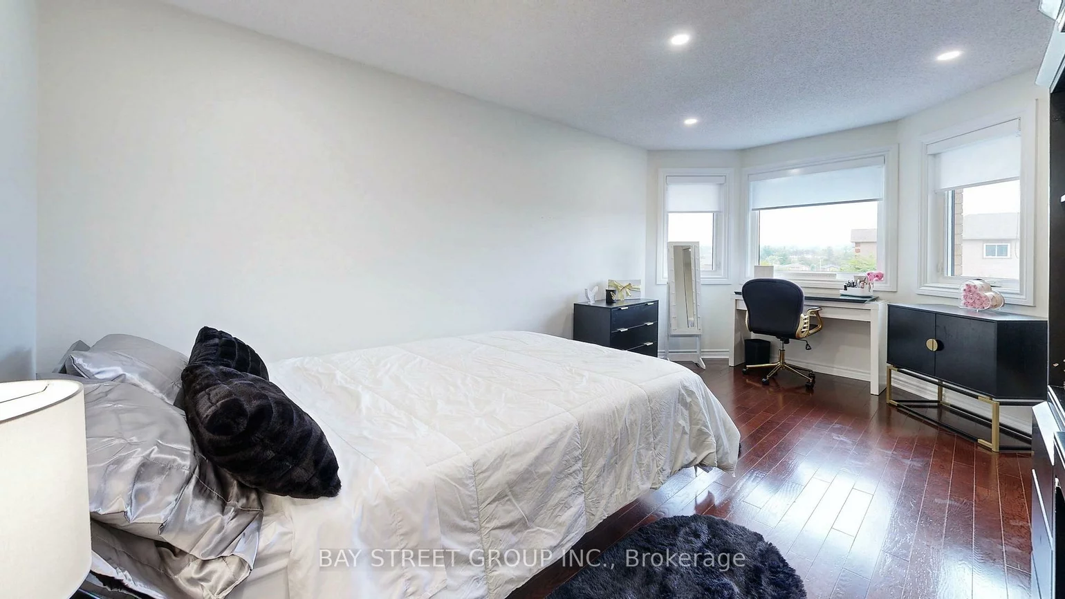 53, Priscilla's, Painswick South, Barrie